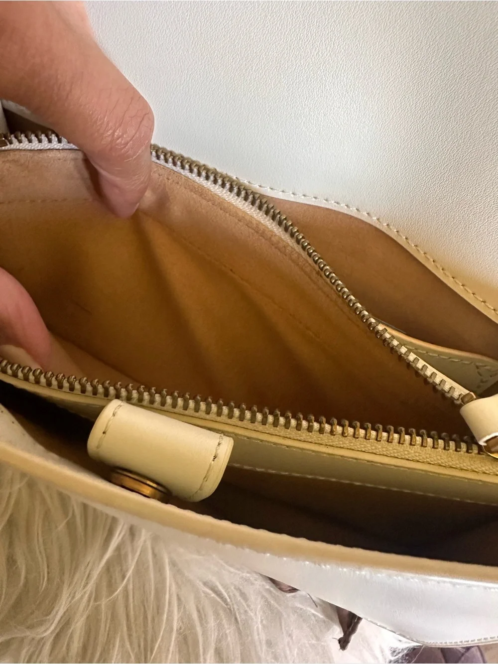 ✨Authentic Pinko Genuine Leather Crossbody in White & Gold, Stunning Condition✨